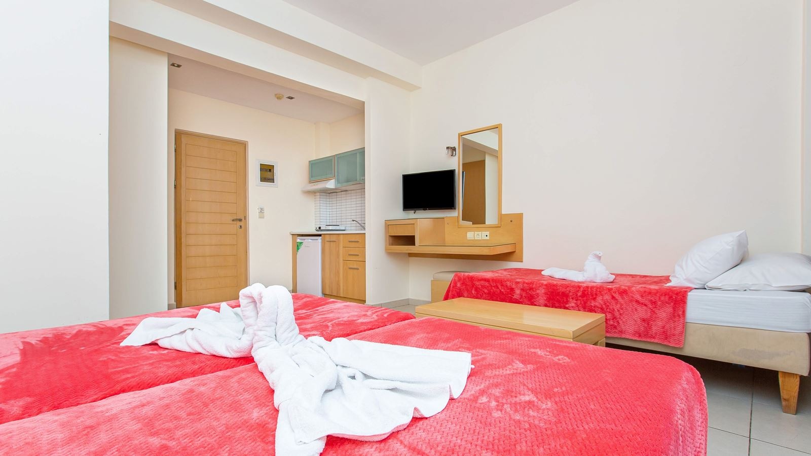 rooms-superior-triple-studio