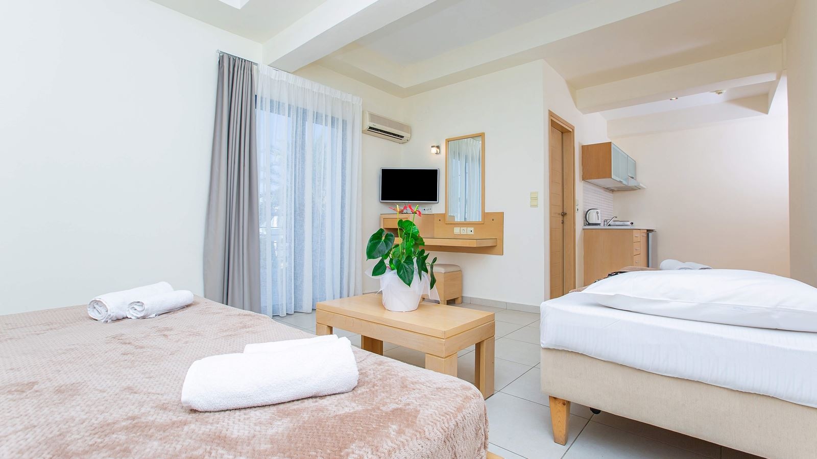 rooms-superior-triple-studio