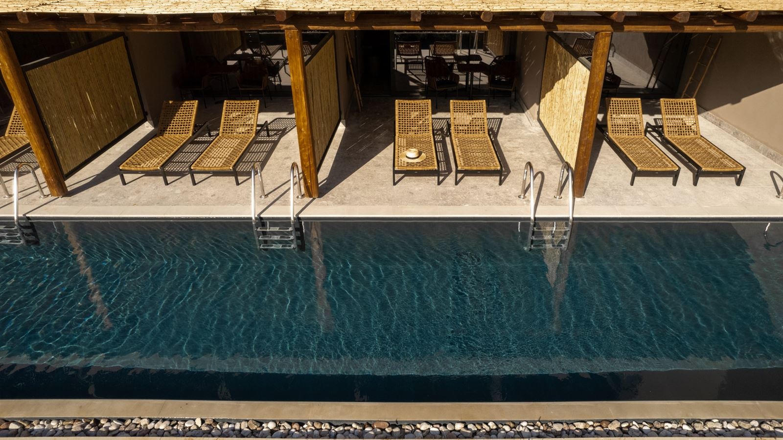 rooms-double-swim-up-pool-room