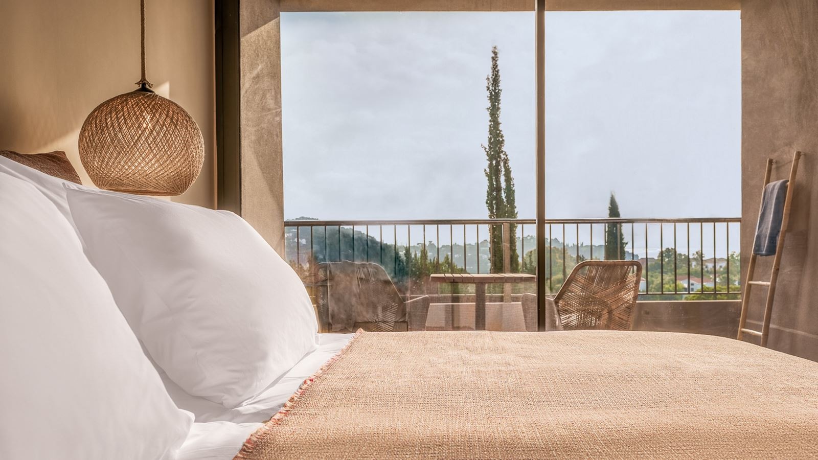 rooms-triple-room-panoramic-bay-view