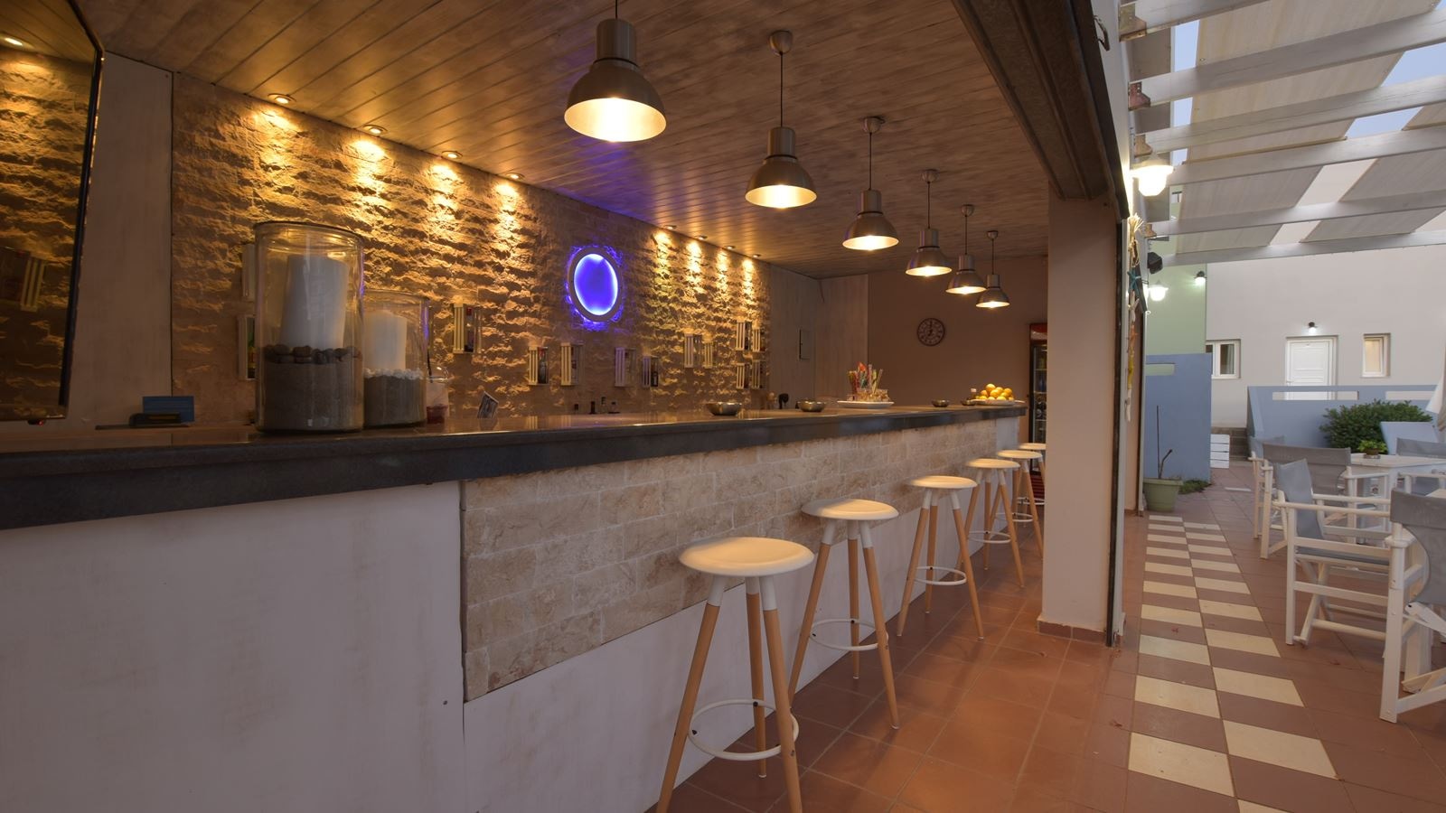 restaurants-pool-bar