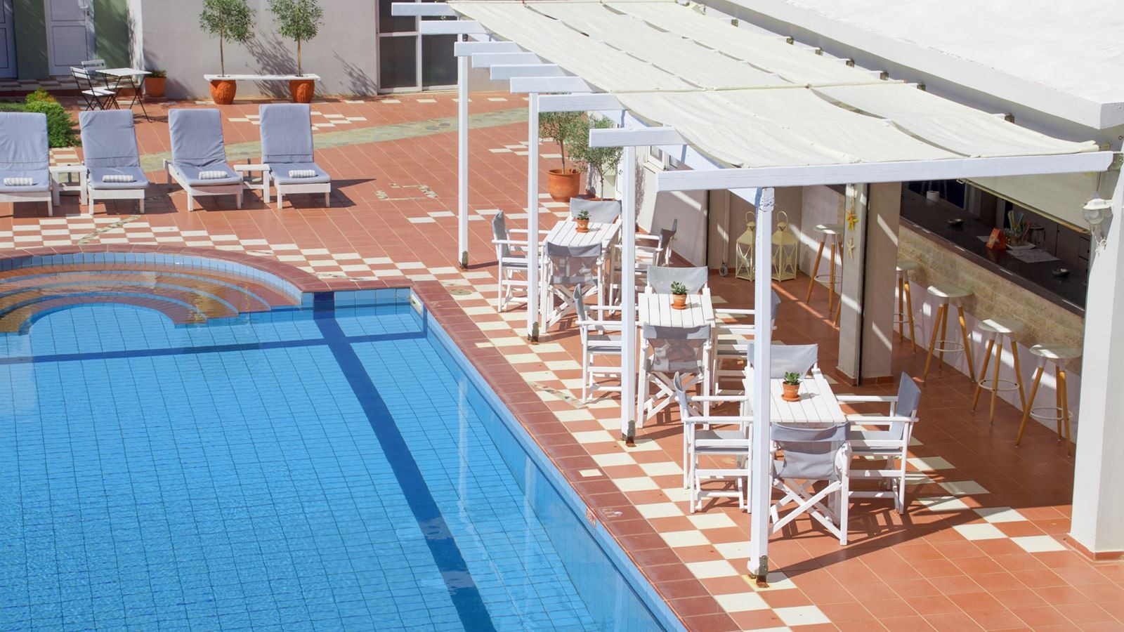 restaurants-pool-bar