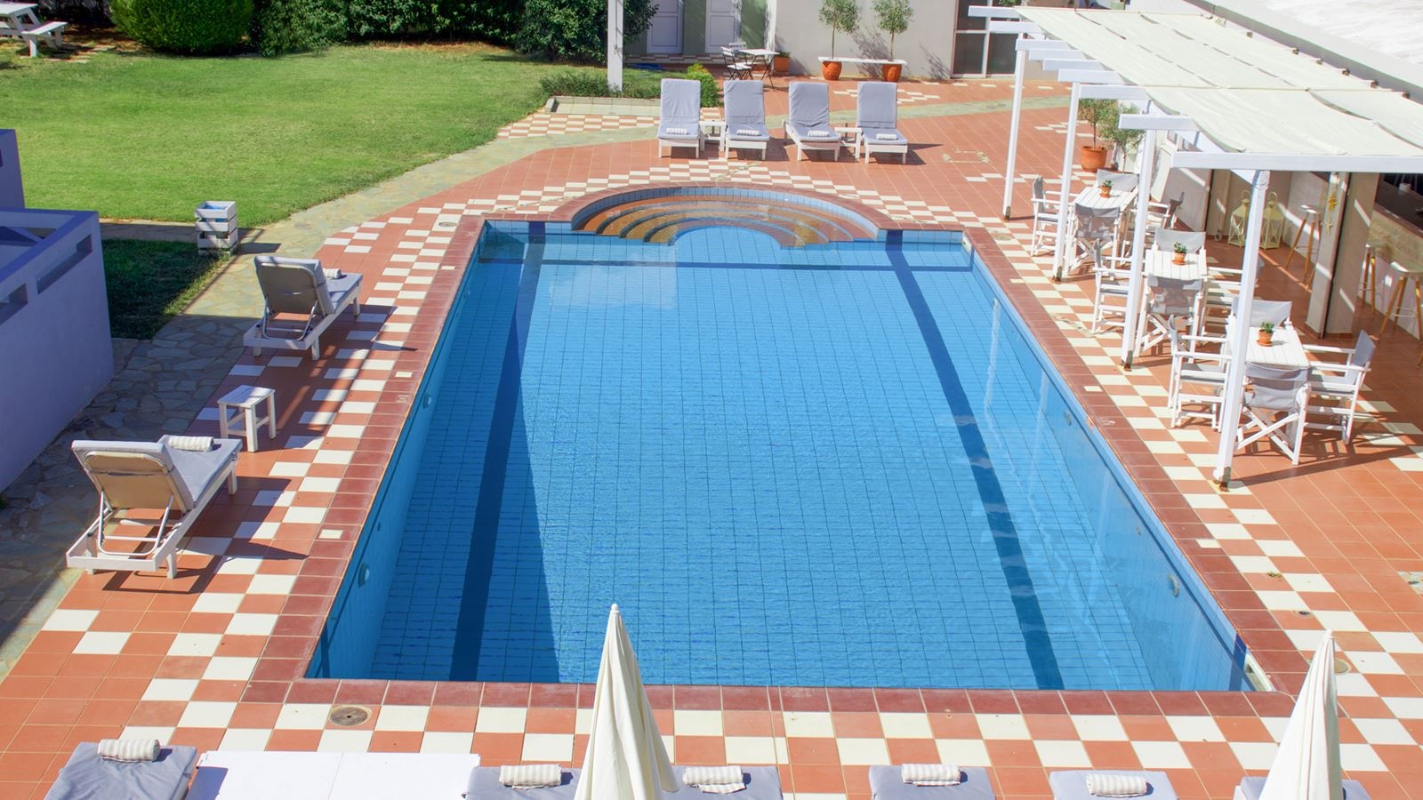 restaurants-pool-bar