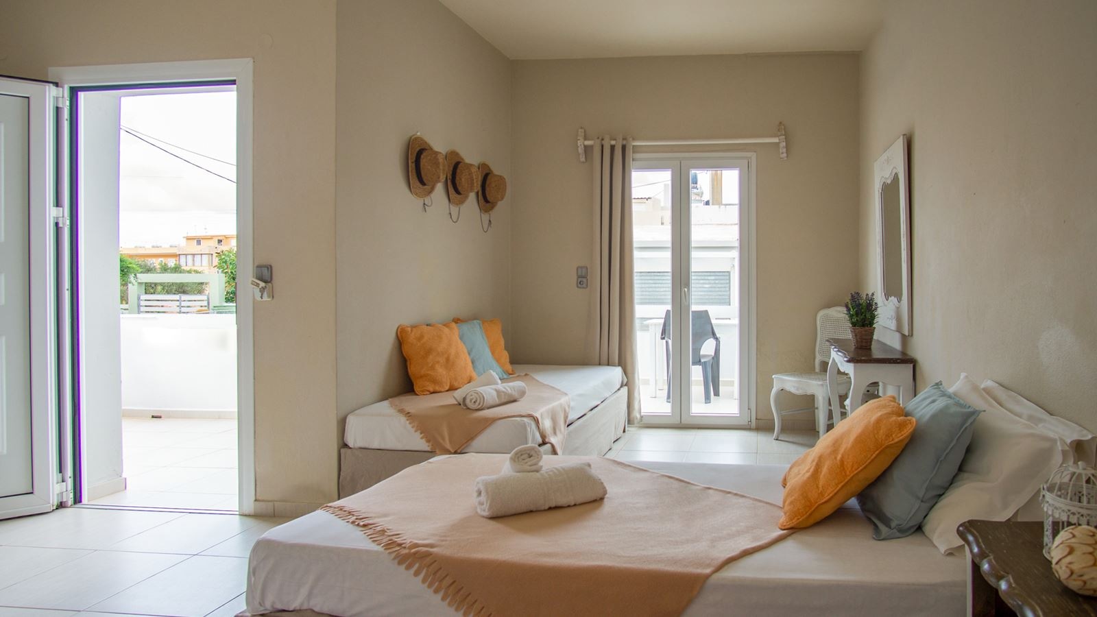 rooms-studio-superior-triple-balcony-or-terrace