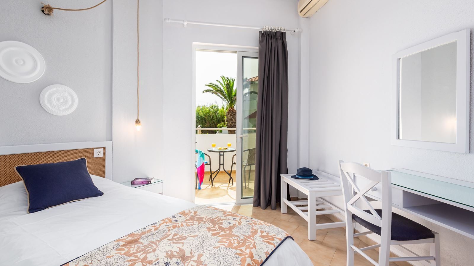 rooms-classic-double-side-sea-view