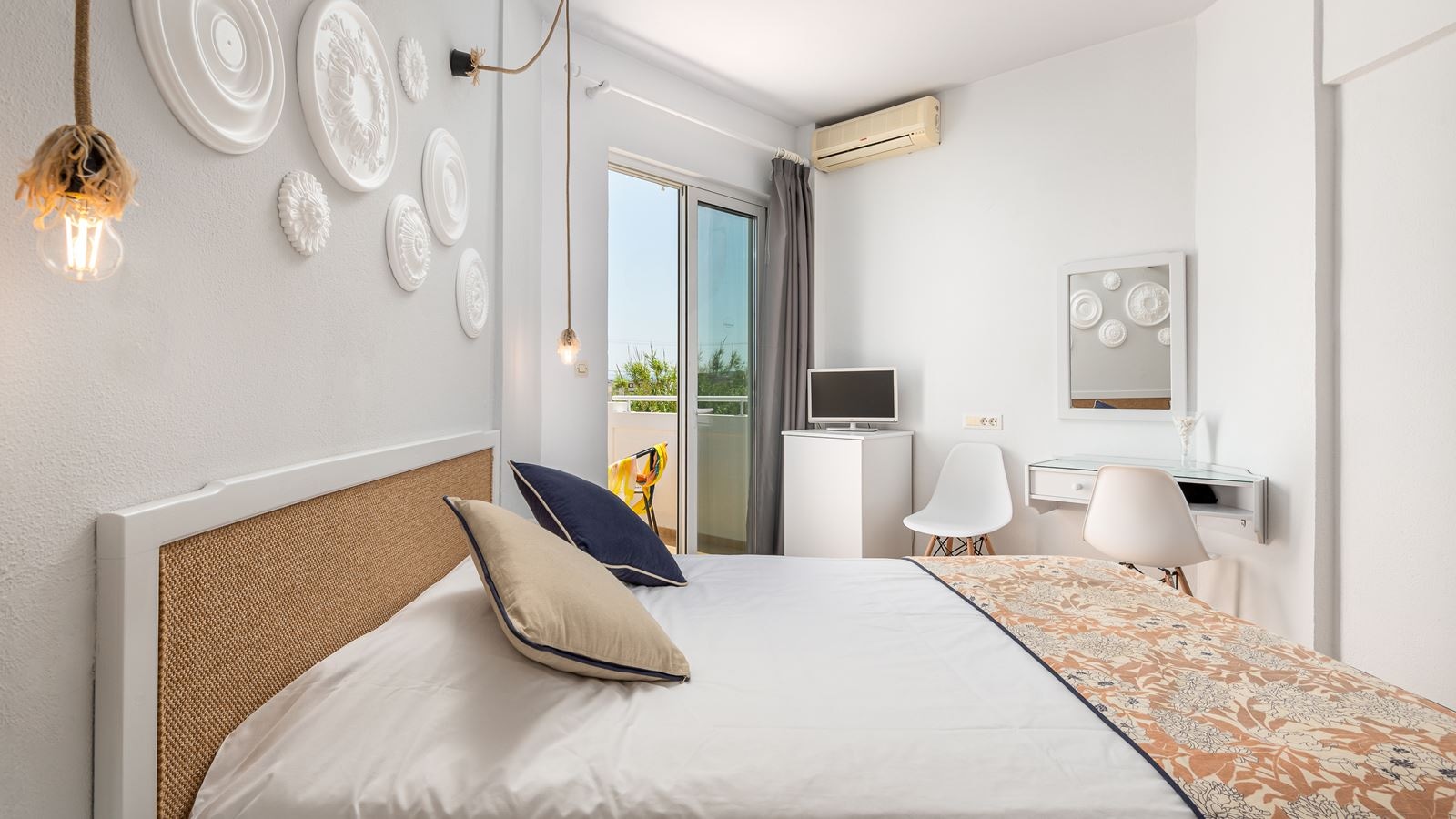 rooms-friend-and-family-room-sea-view