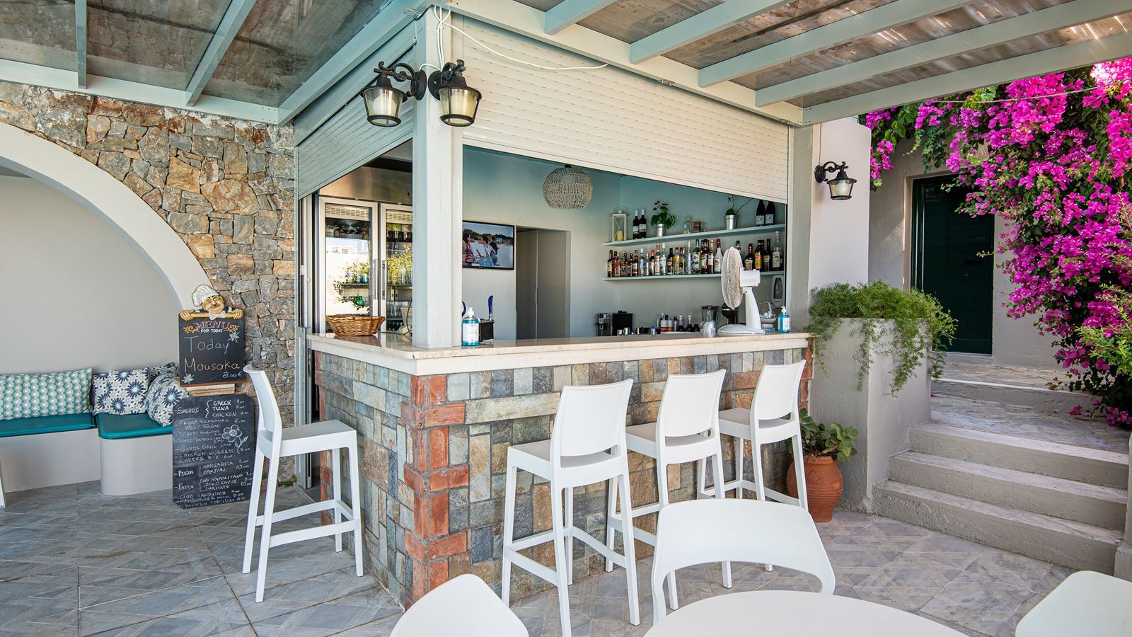 restaurants-poolside-snack-bar