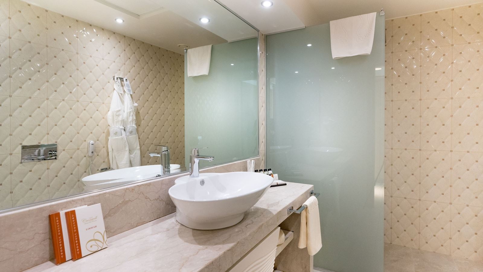 rooms-family-room-one-bedroom