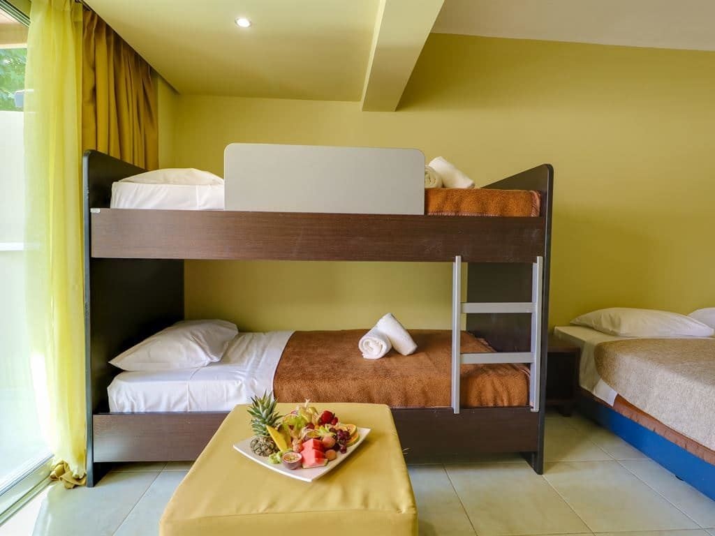 rooms-bungalow-family-large-w-bunkbed