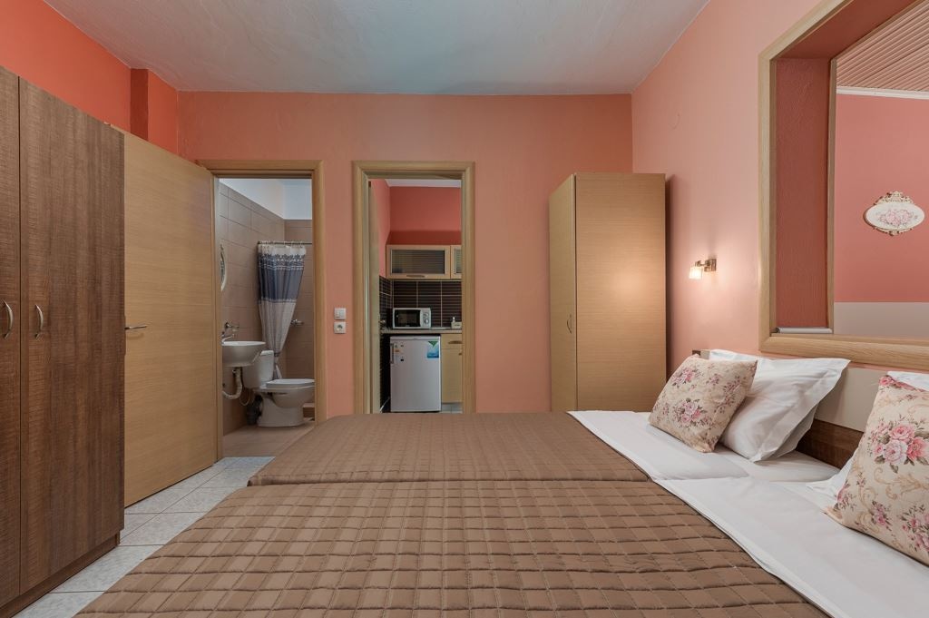 rooms-apartment-deluxe-2-bedrooms-family-friendly