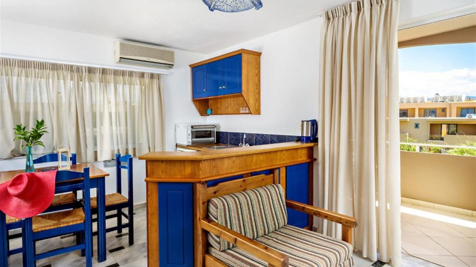 rooms-apartment-1-bedroom-sea-view-4-pax