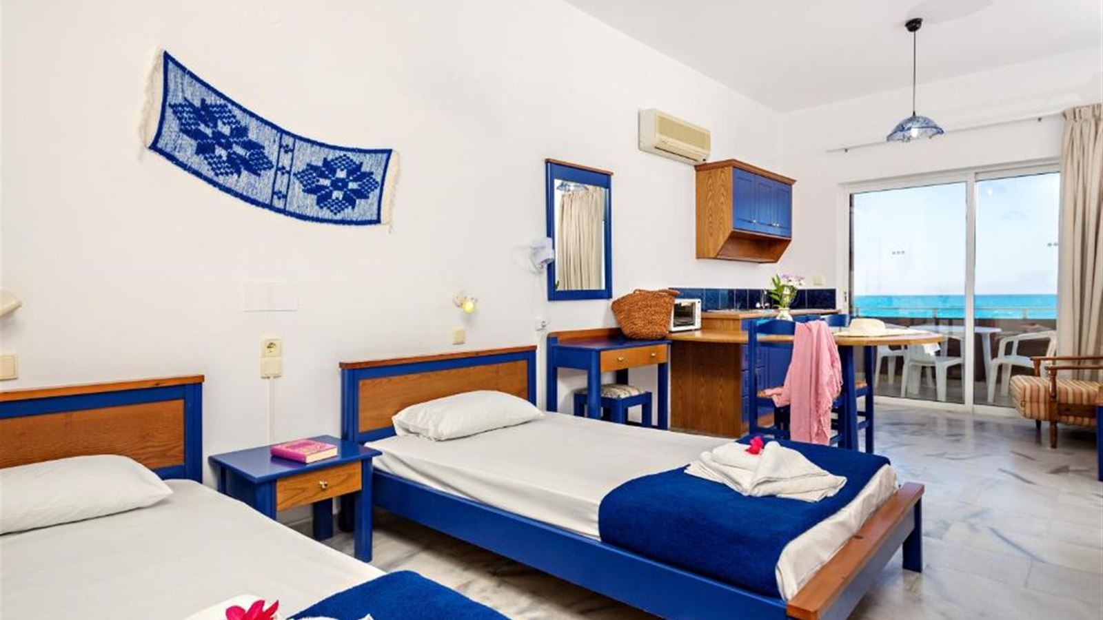 rooms-apartment-side-sea-view-4-pax