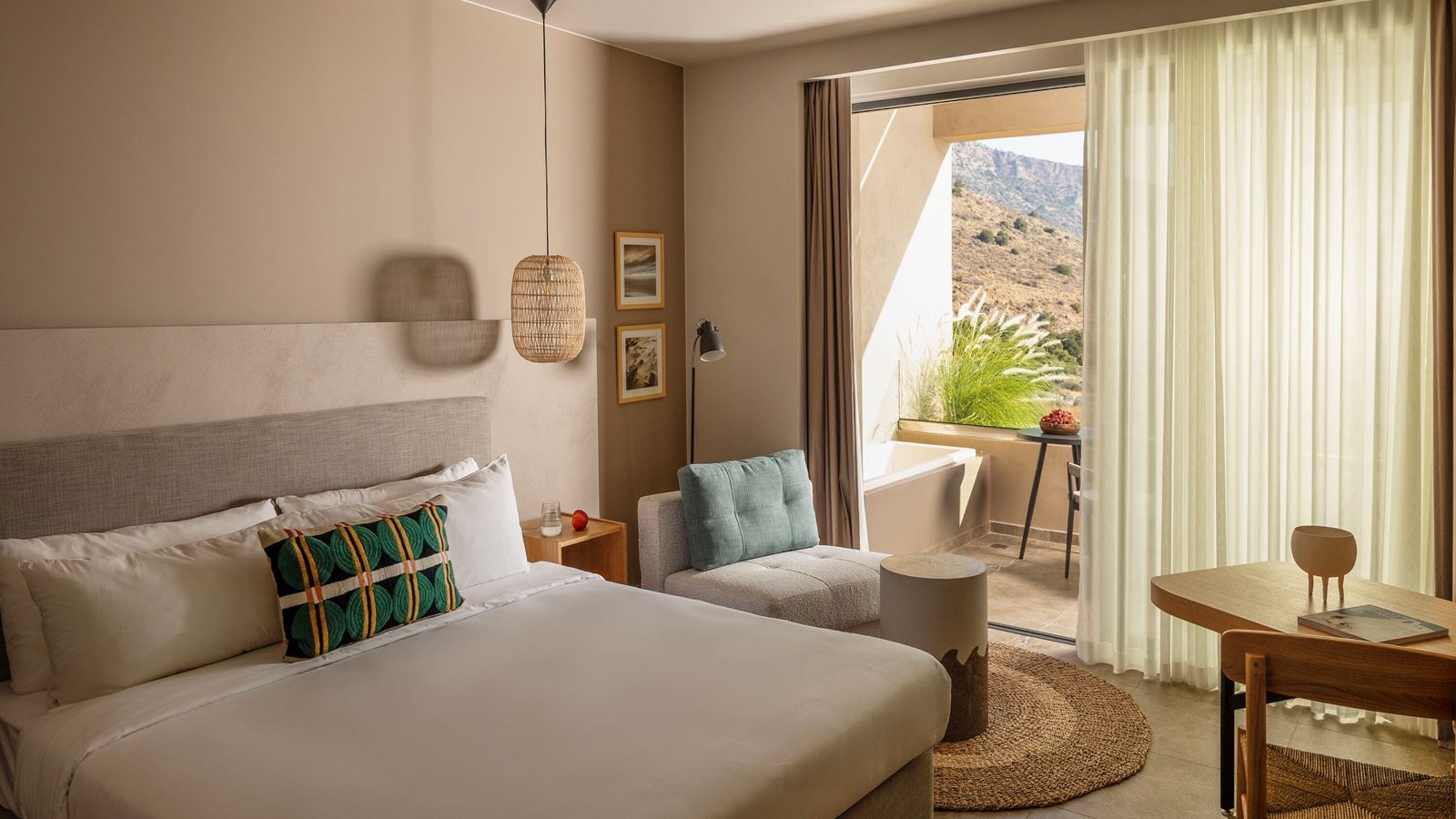 rooms-sapphire-zen-suit-with-outdoor-bathtub