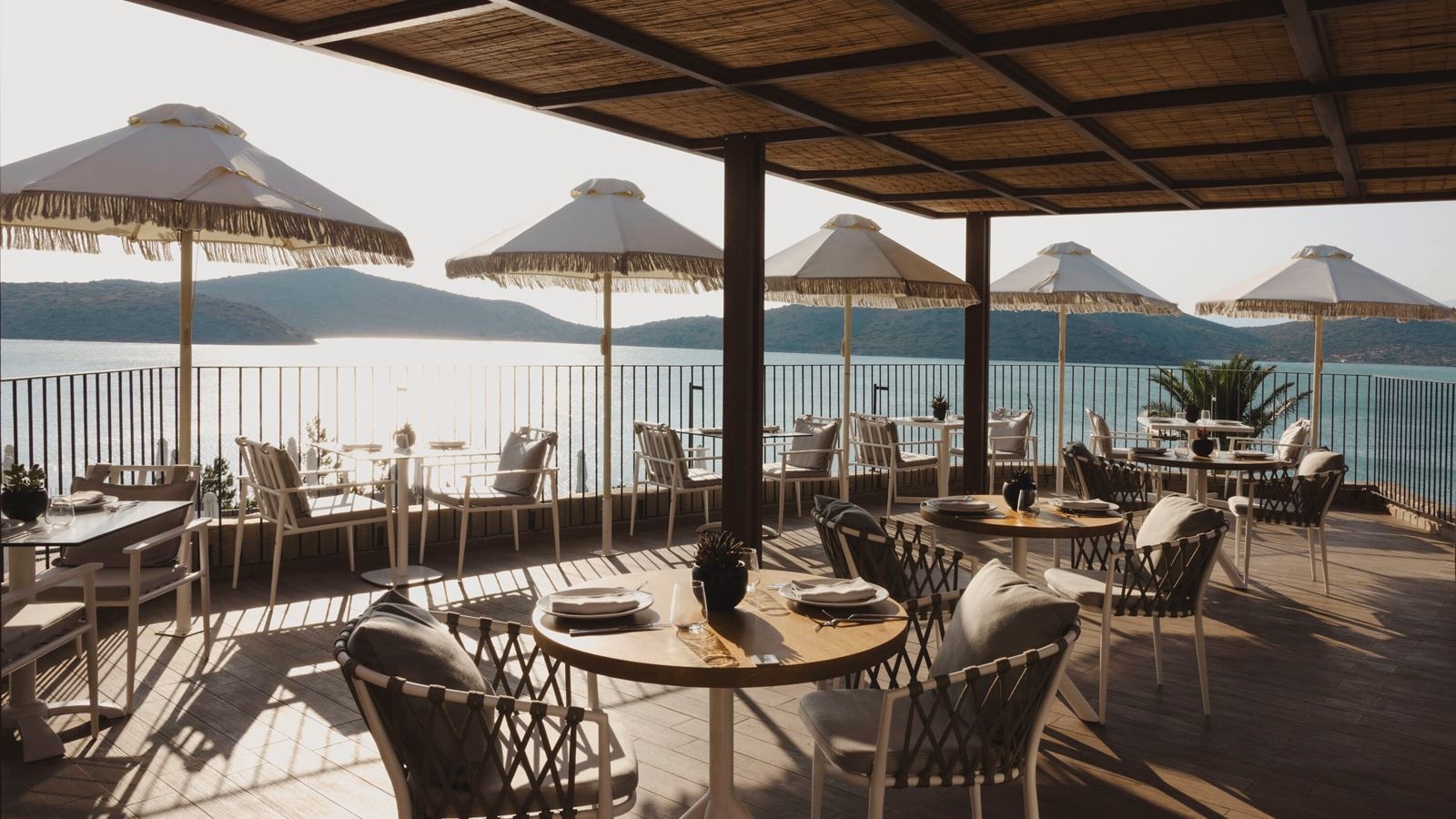 restaurants-island-main-restaurant