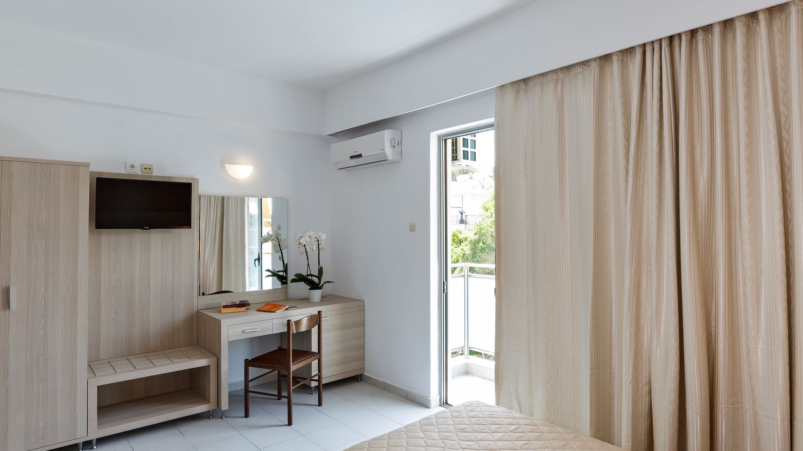 rooms-double-room-land-view