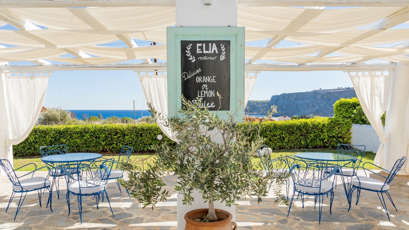 restaurants-elia-poolside-restaurant
