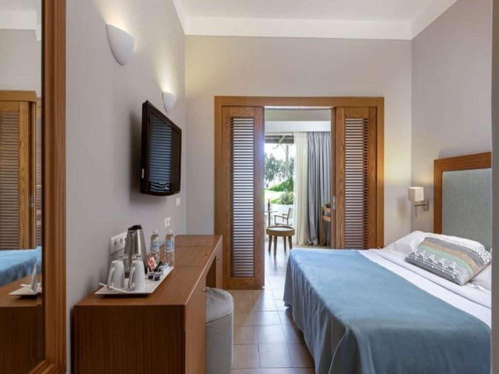 rooms-room-premium-resort-sliding-doors--gardenview-balcony-or-terrace