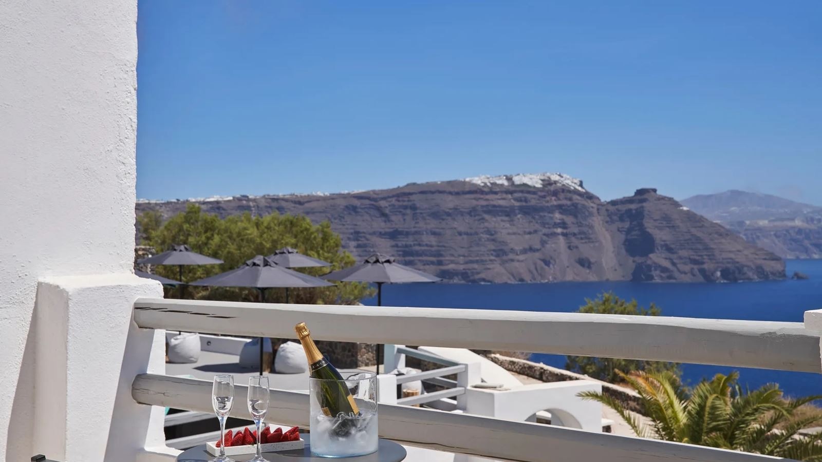 rooms-superior-room-with-caldera-view