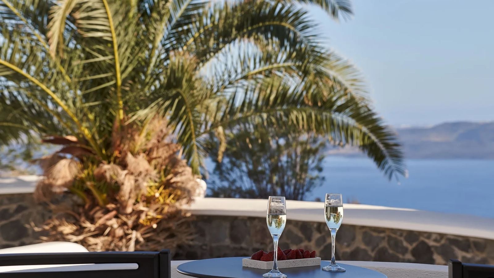 rooms-family-suite-with-caldera-view