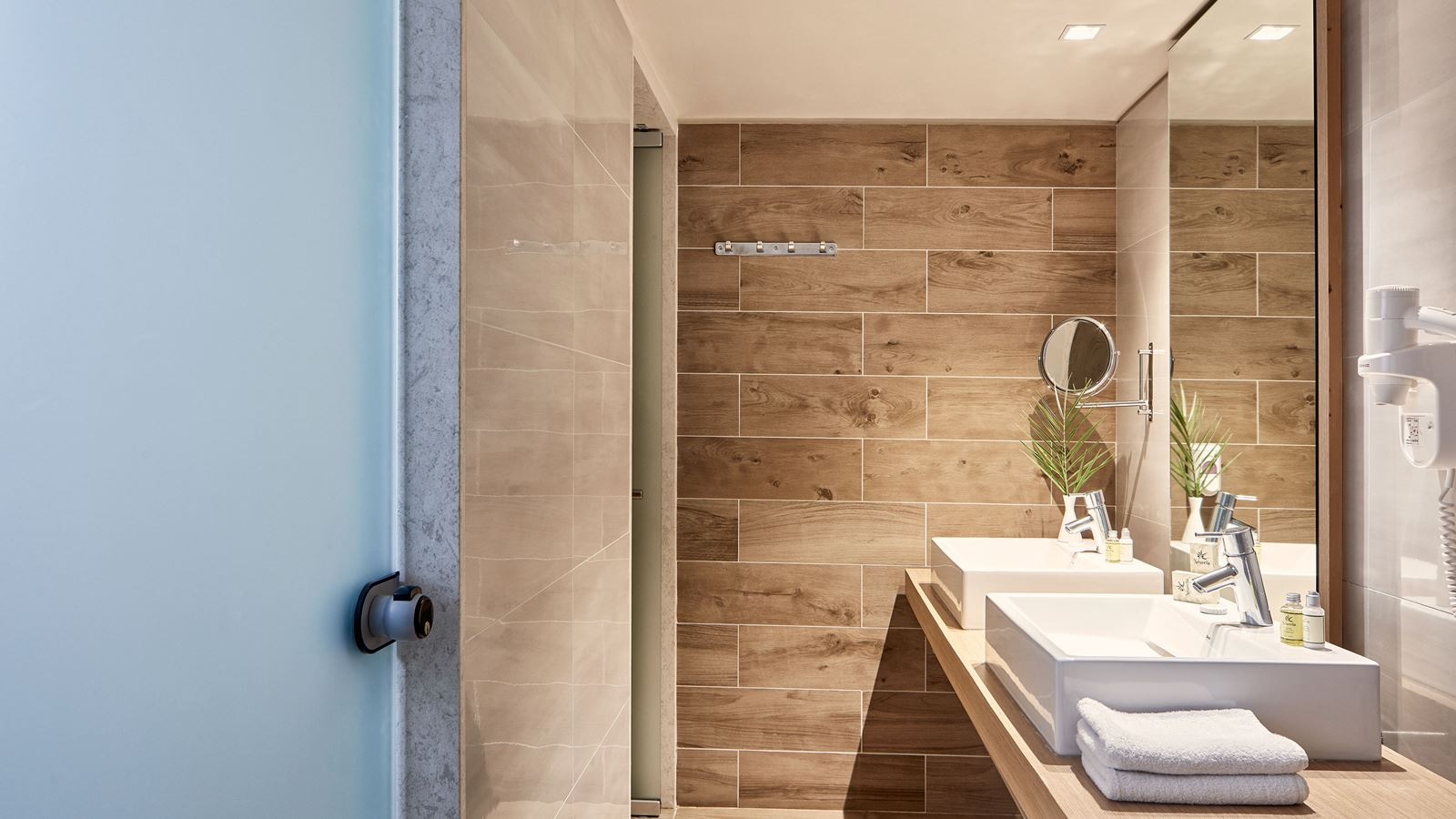 rooms-superior-family-room-sea-view