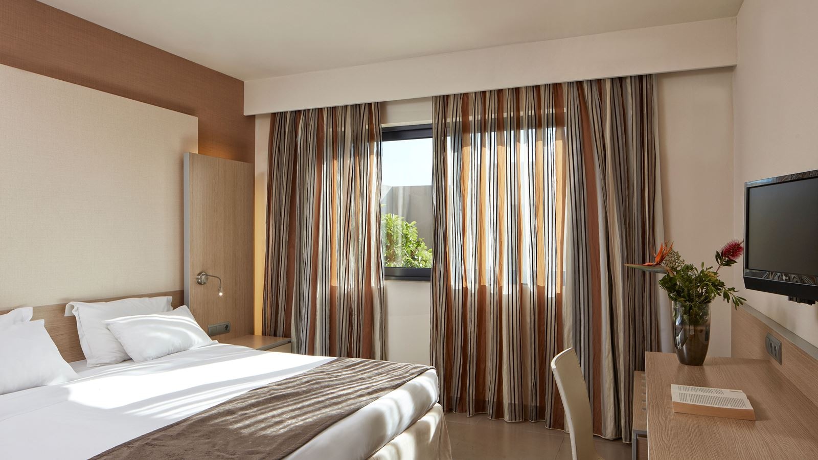 rooms-superior-family-suite-inland-view