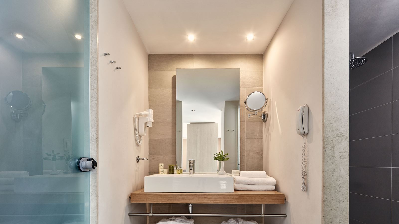 rooms-superior-family-suite-inland-view