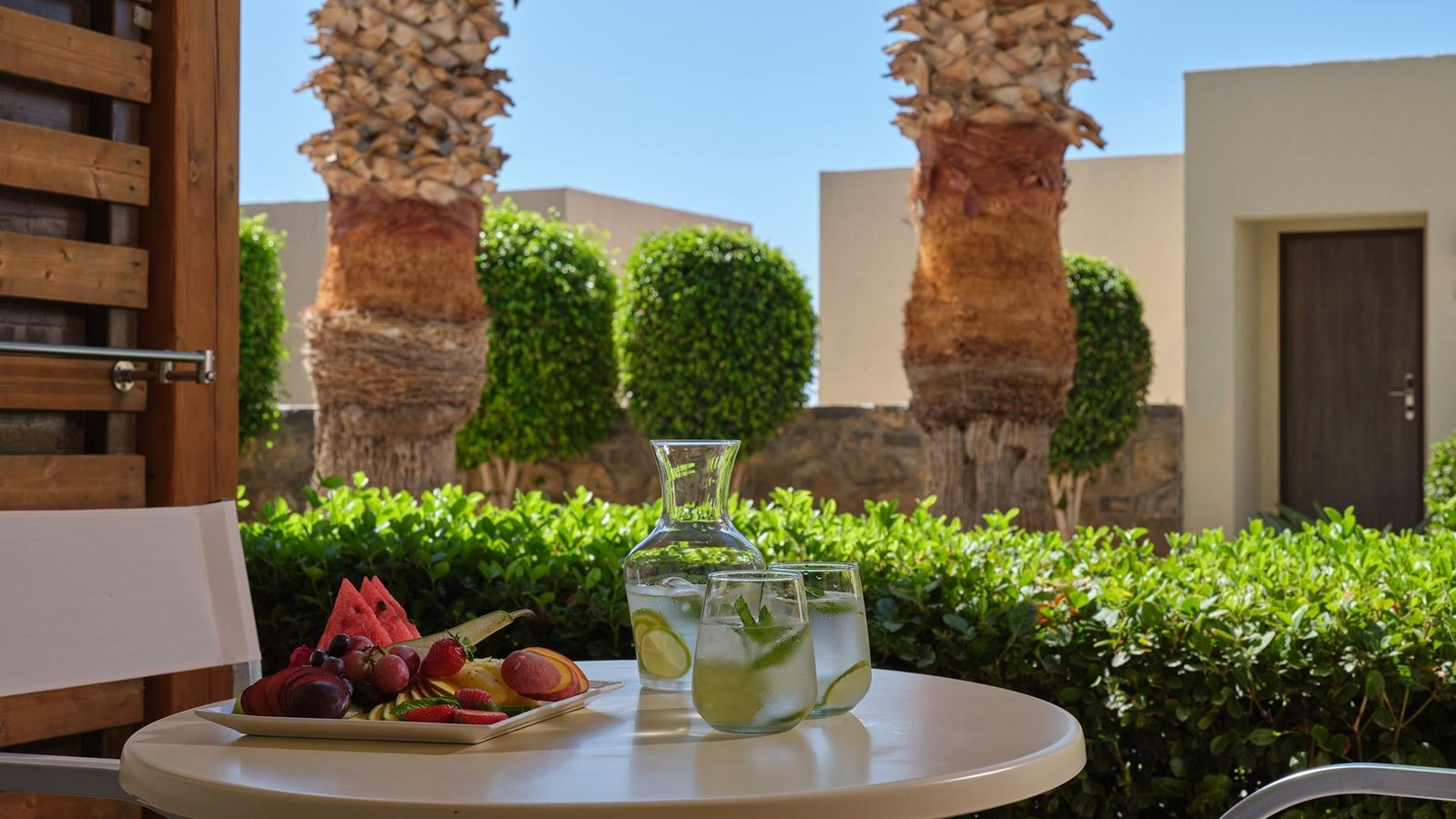 rooms-family-room-inland-view