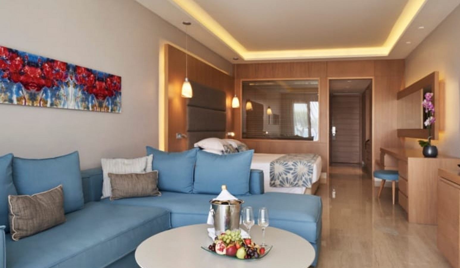 rooms-suite-junior-beachfront-swimup