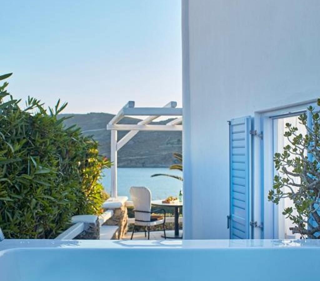 rooms-archipelagos-suite-sea-view-with-outdoor-jacuzzi