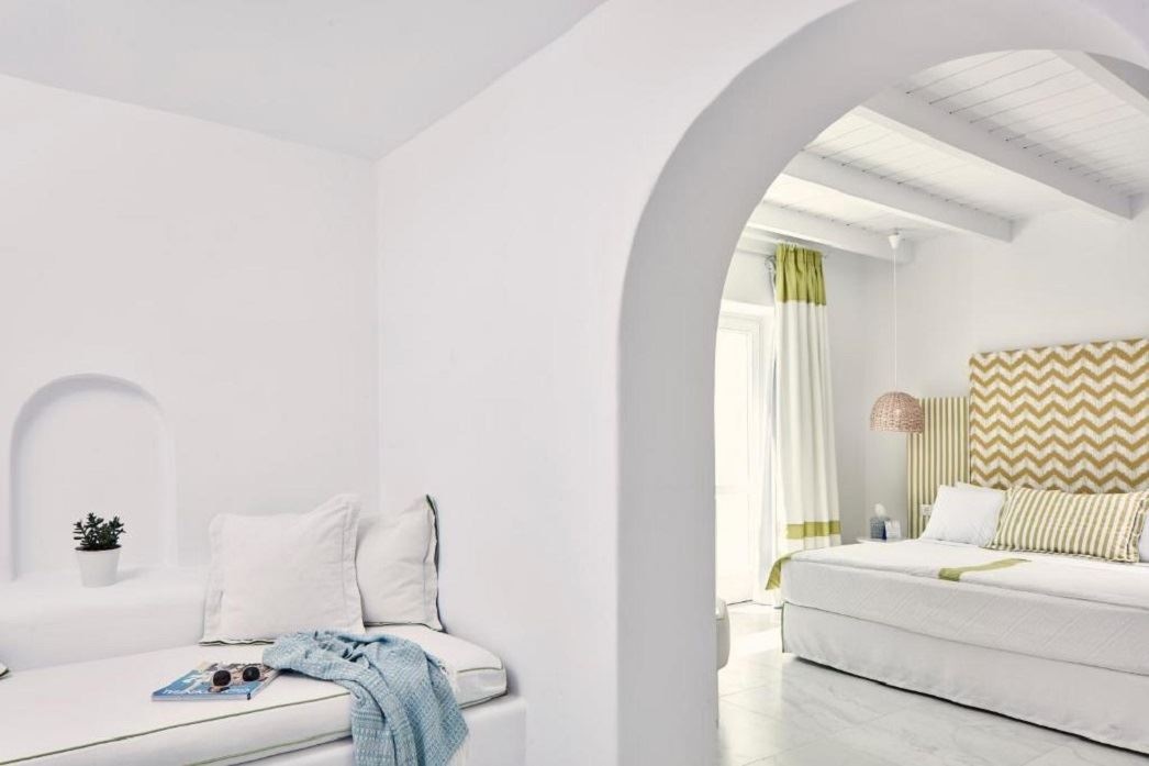 rooms-honeymoon-suite-sea-view-with-outdoor-jacuzzi