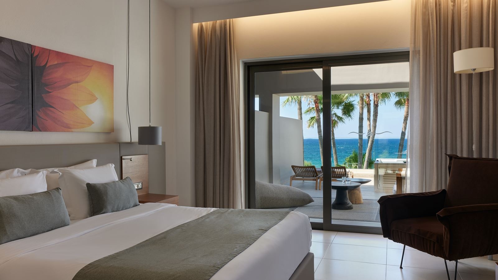 rooms-superior-room-lagoon-sea-view-jacuzzi