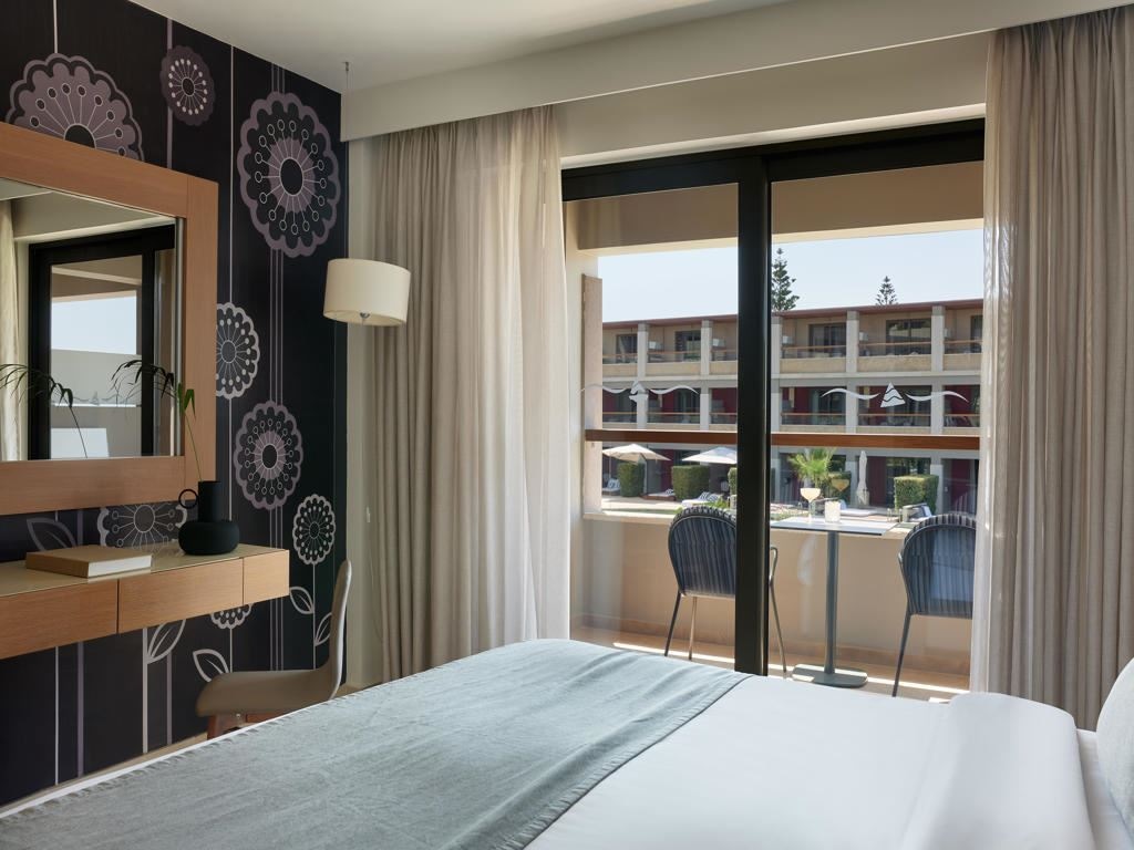 rooms-superior-lagoon-swim-out