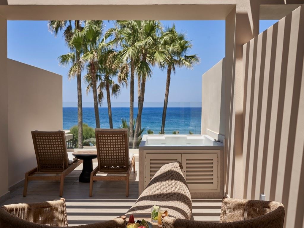 rooms-superior-room-lagoon-sea-view-jacuzzi