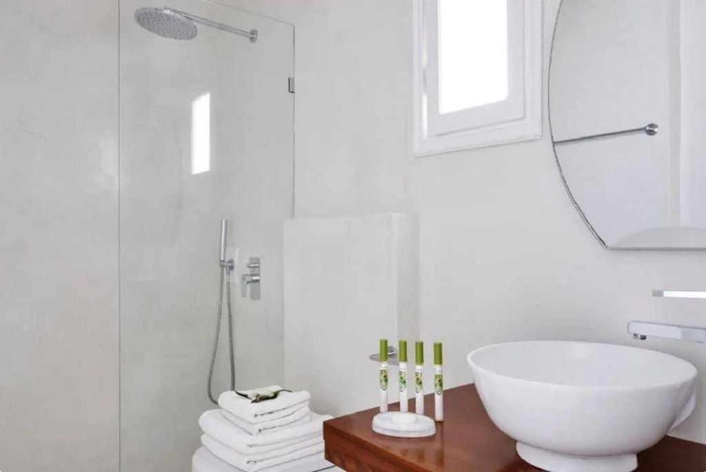 rooms-suite-with-plunge-pool-and-sea-view