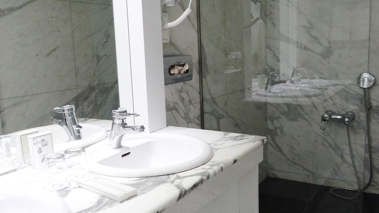 rooms-business-suite