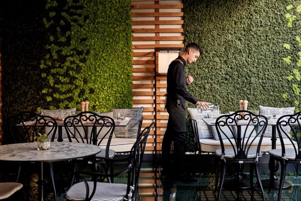 restaurants-veranda-lounge