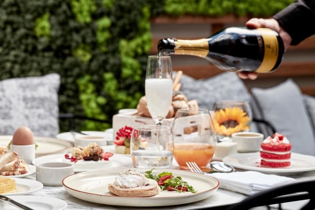 restaurants-veranda-lounge