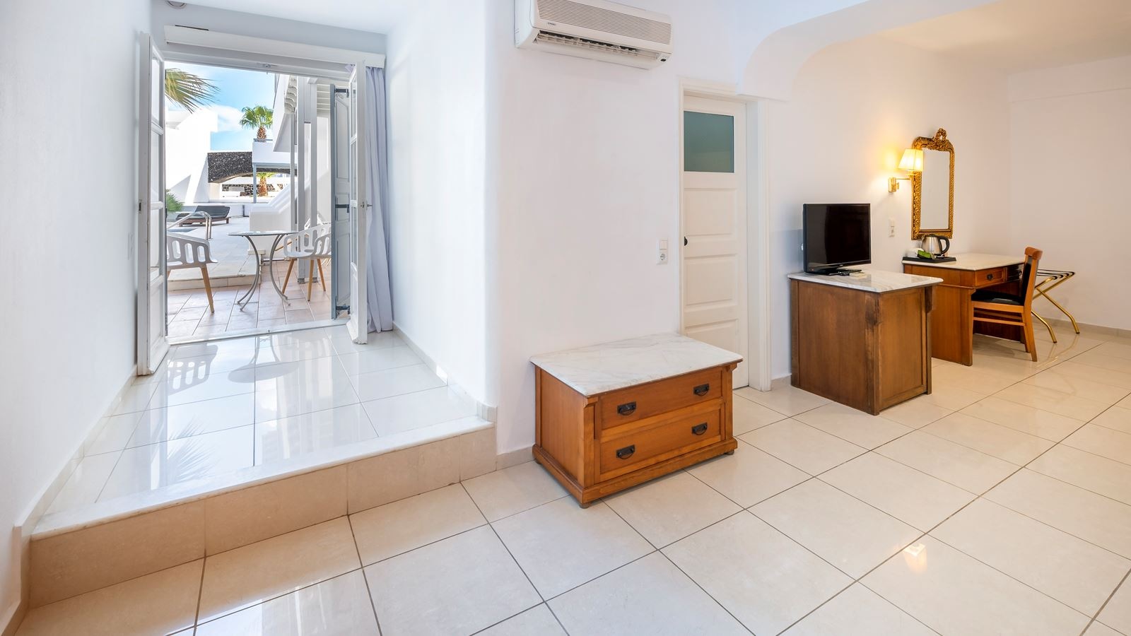 rooms-room-with-shared-pool