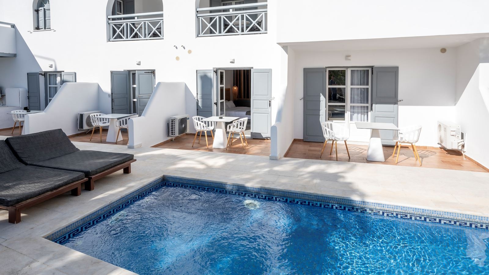 rooms-junior-suite-with-shared-pool