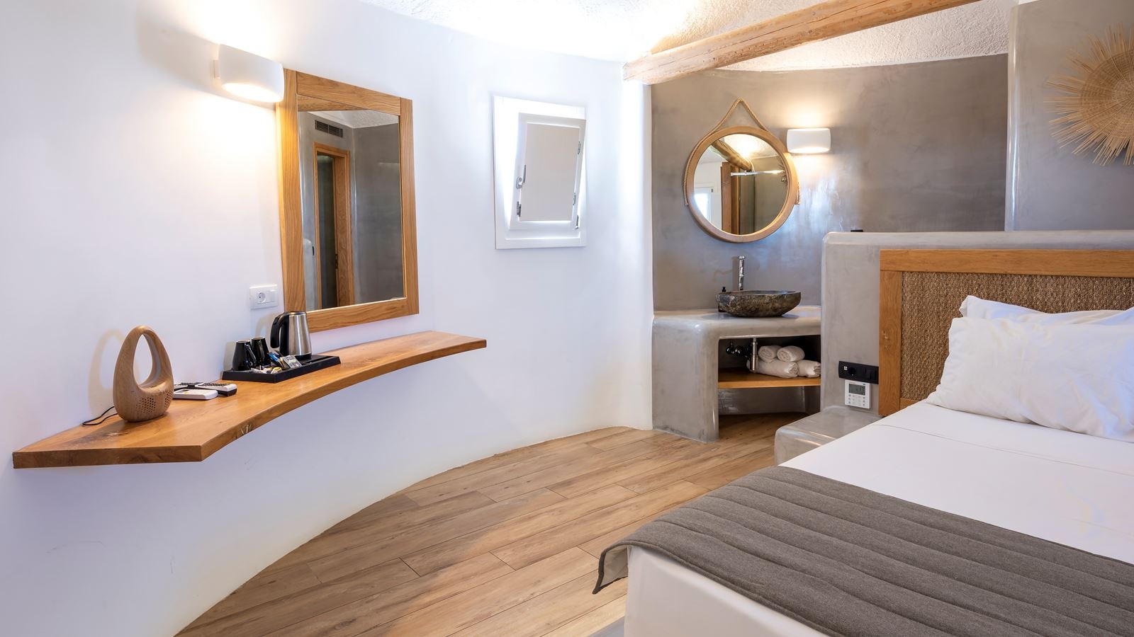 rooms-honeymoon-windmill-suite-with-shared-pool