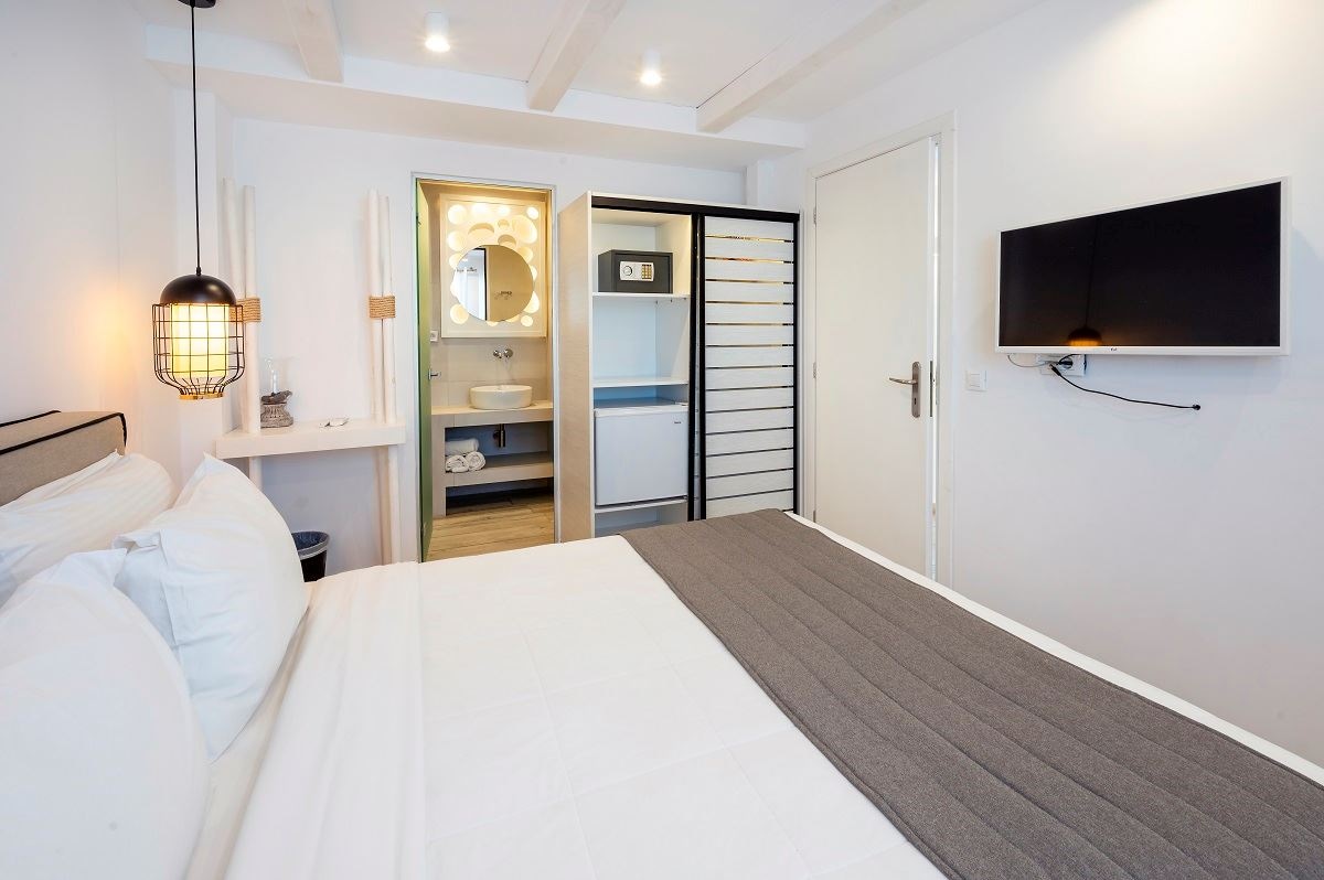 rooms-the-white-suite