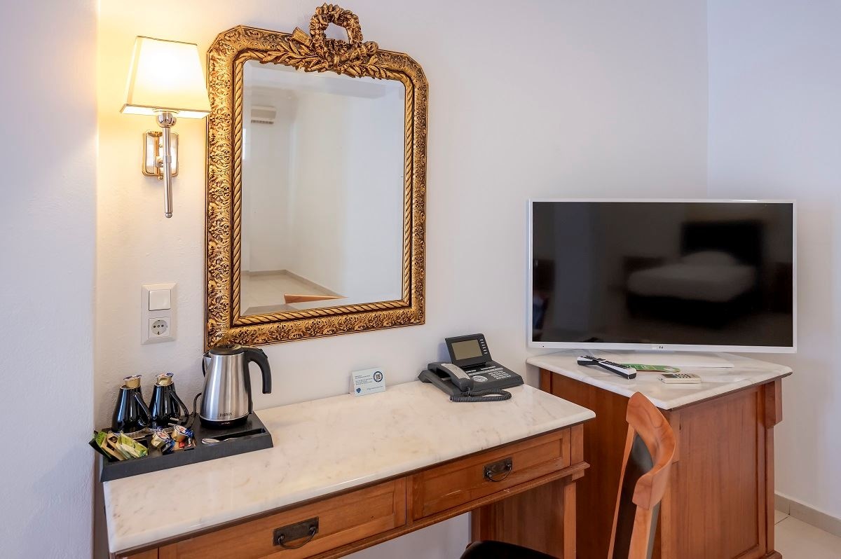 rooms-room-garden-view