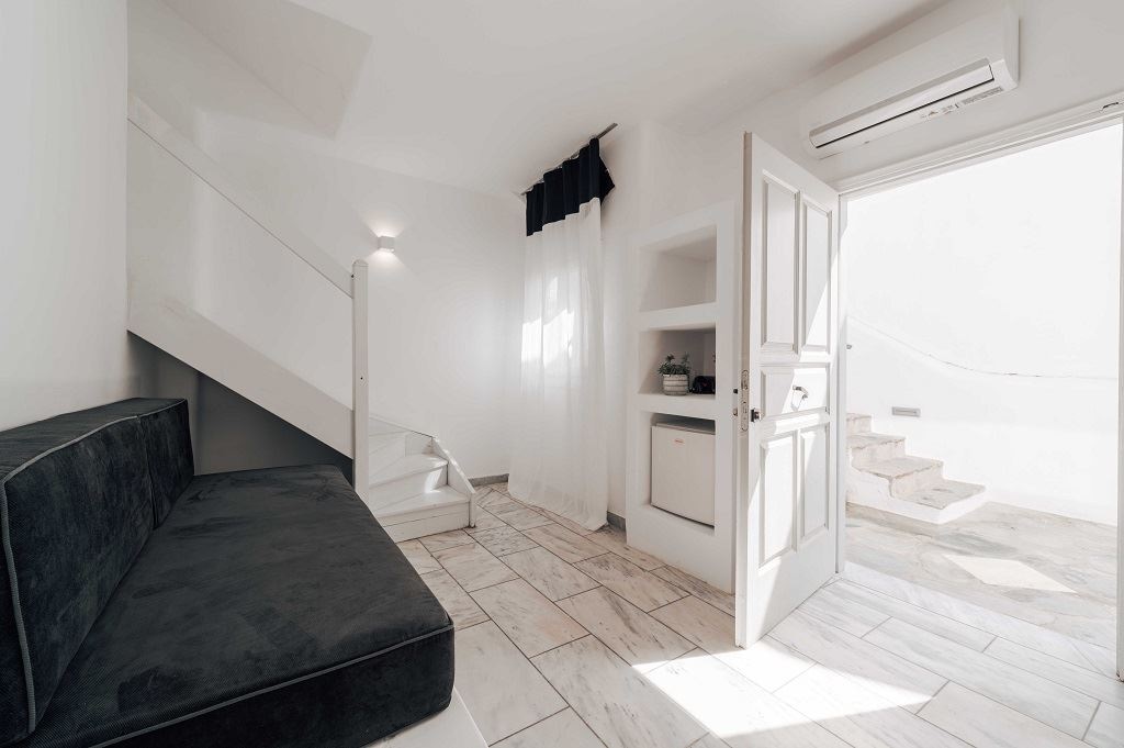 rooms-friends--family-suite-with-surrounding-view