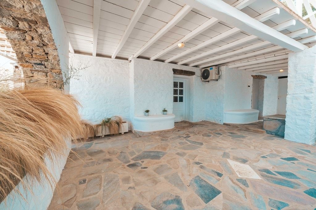 rooms-friends--family-suite-with-surrounding-view