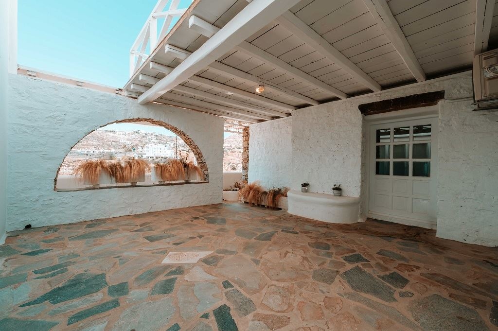 rooms-friends--family-suite-with-surrounding-view