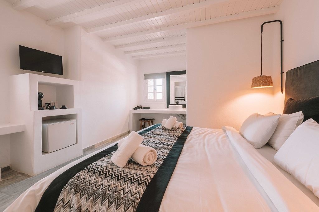 rooms-friends--family-suite-with-surrounding-view