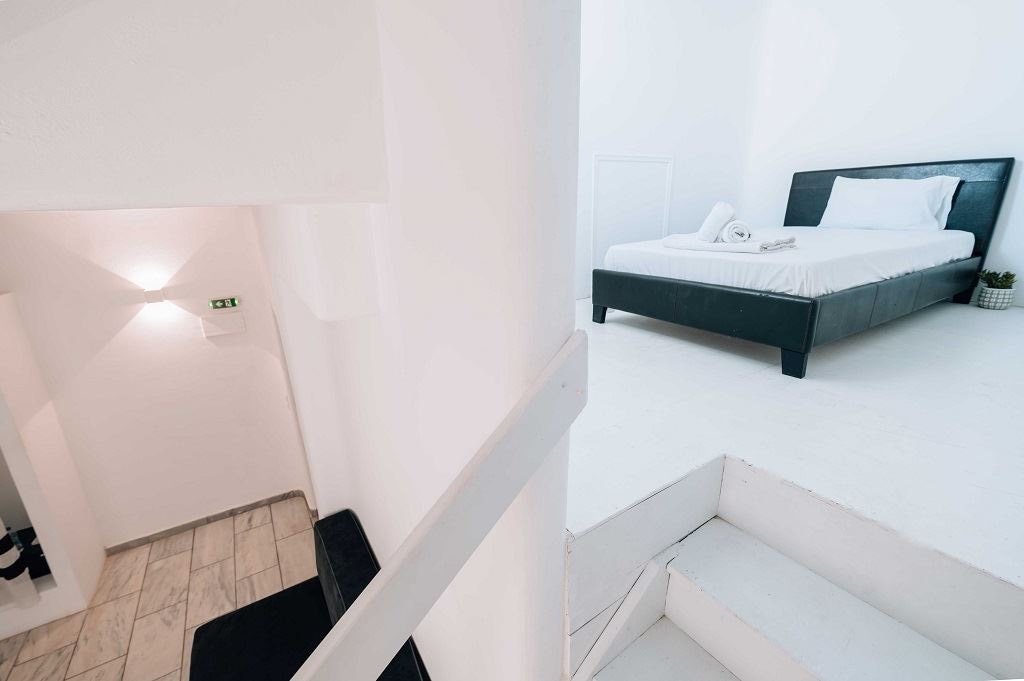 rooms-friends--family-suite-with-surrounding-view