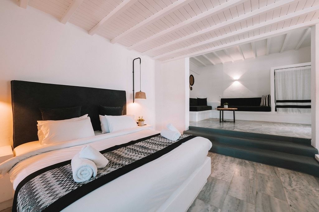 rooms-friends--family-suite-with-surrounding-view