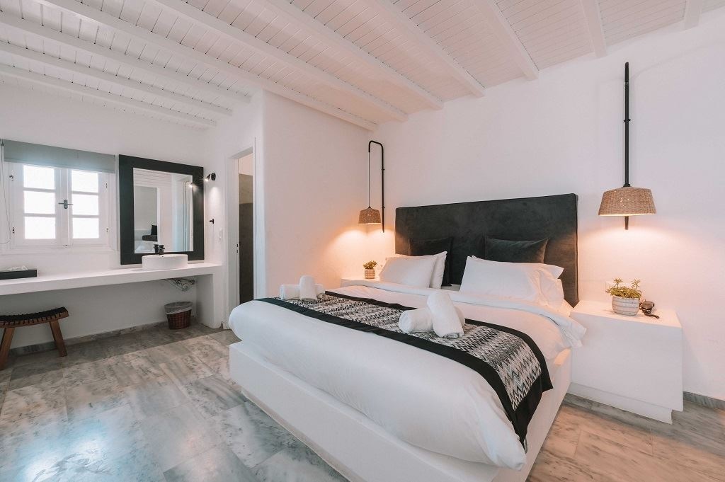 rooms-friends--family-suite-with-surrounding-view