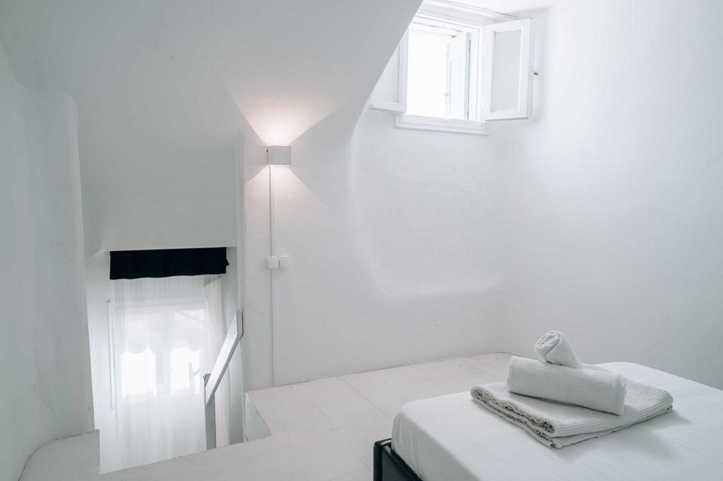 rooms-friends--family-suite-with-surrounding-view